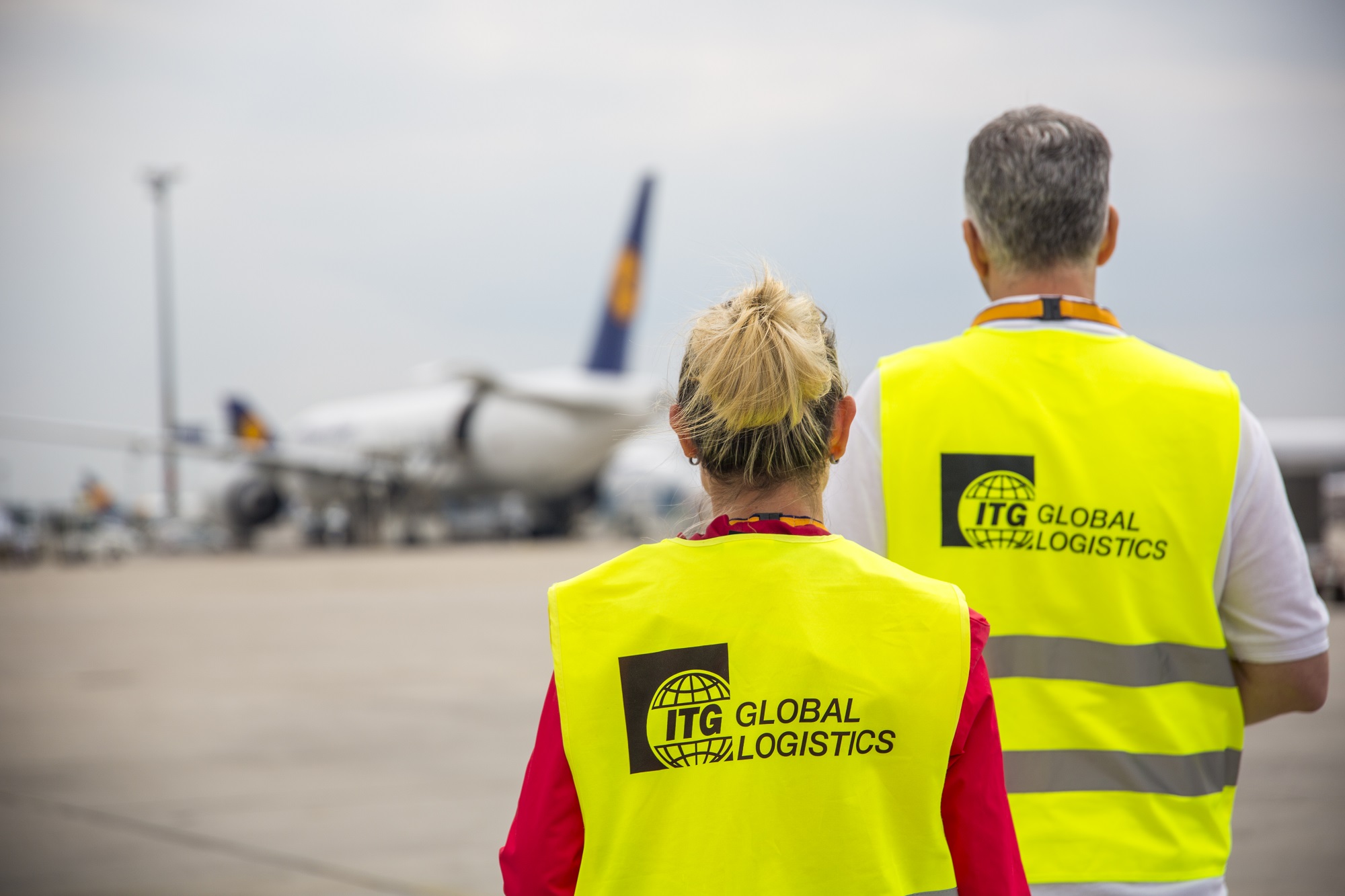 ITG global logistics personell in airport.
