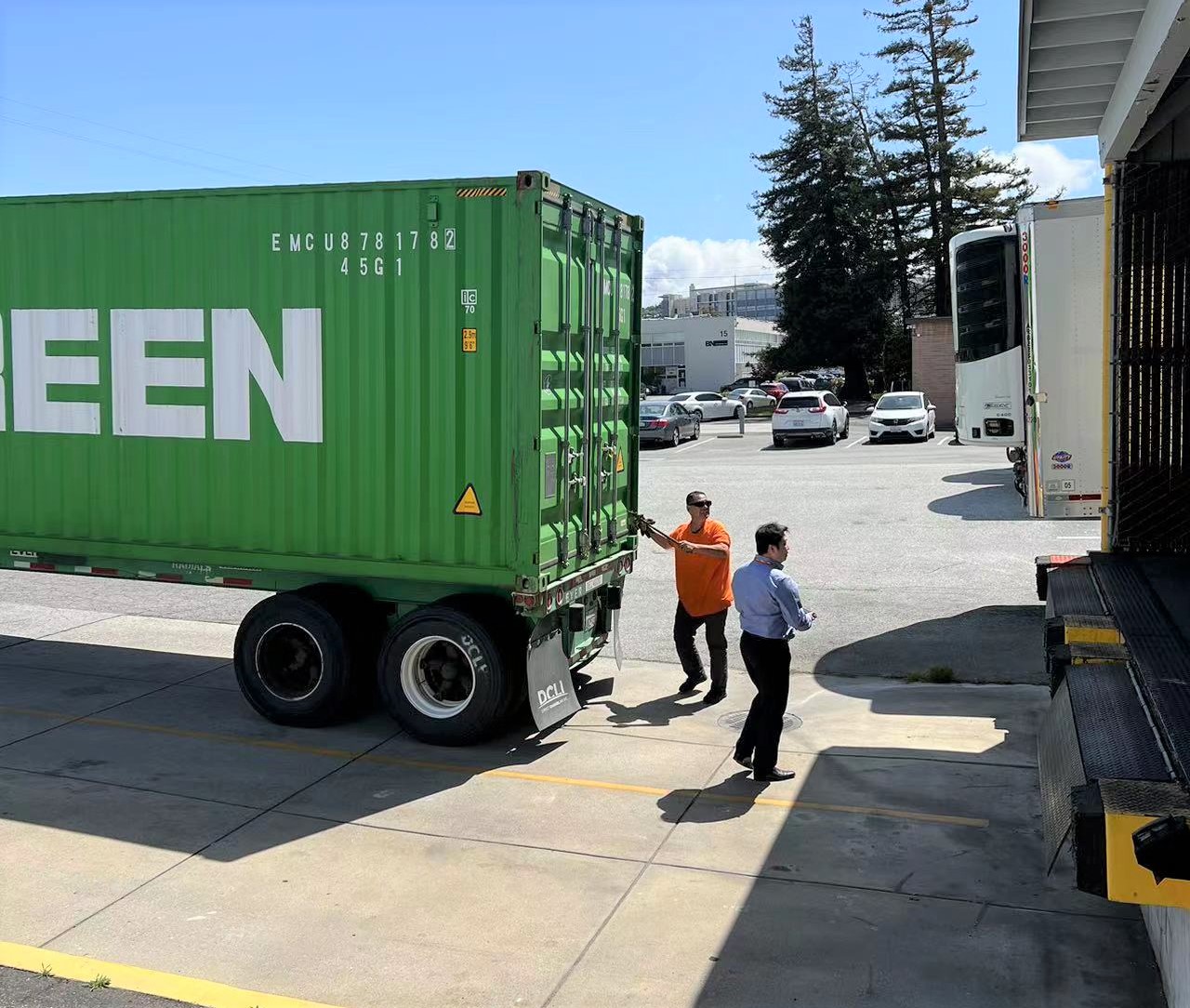 The 1st Consol Box at Dimerco’s new bonded warehouse in SFO to be unloaded for devanning and distribution-2