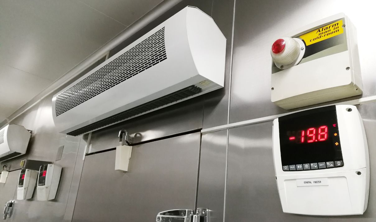 Temperature-controlled cold storage room with monitoring systems used in cold chain management