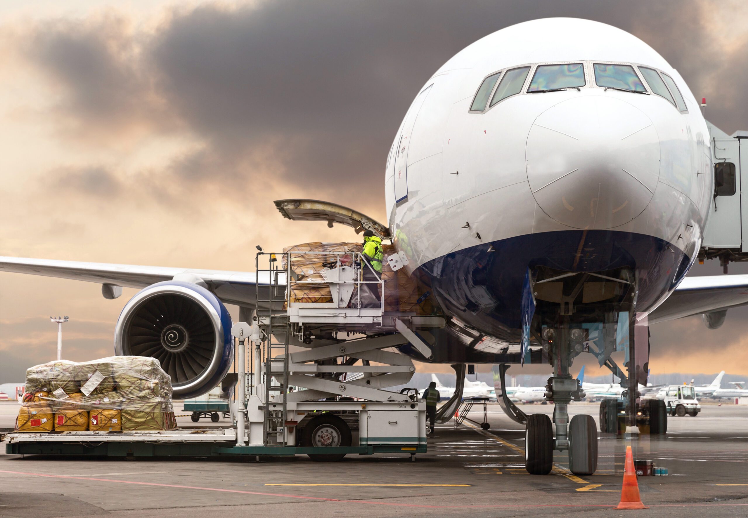 loading cargo Consumer electronics, Laptop Computer
